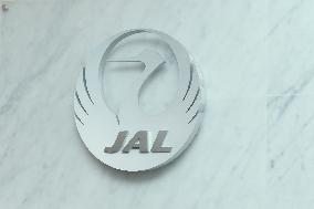 Logo mark of JAL